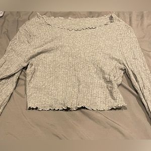 Grey cropped long sleeve shirt